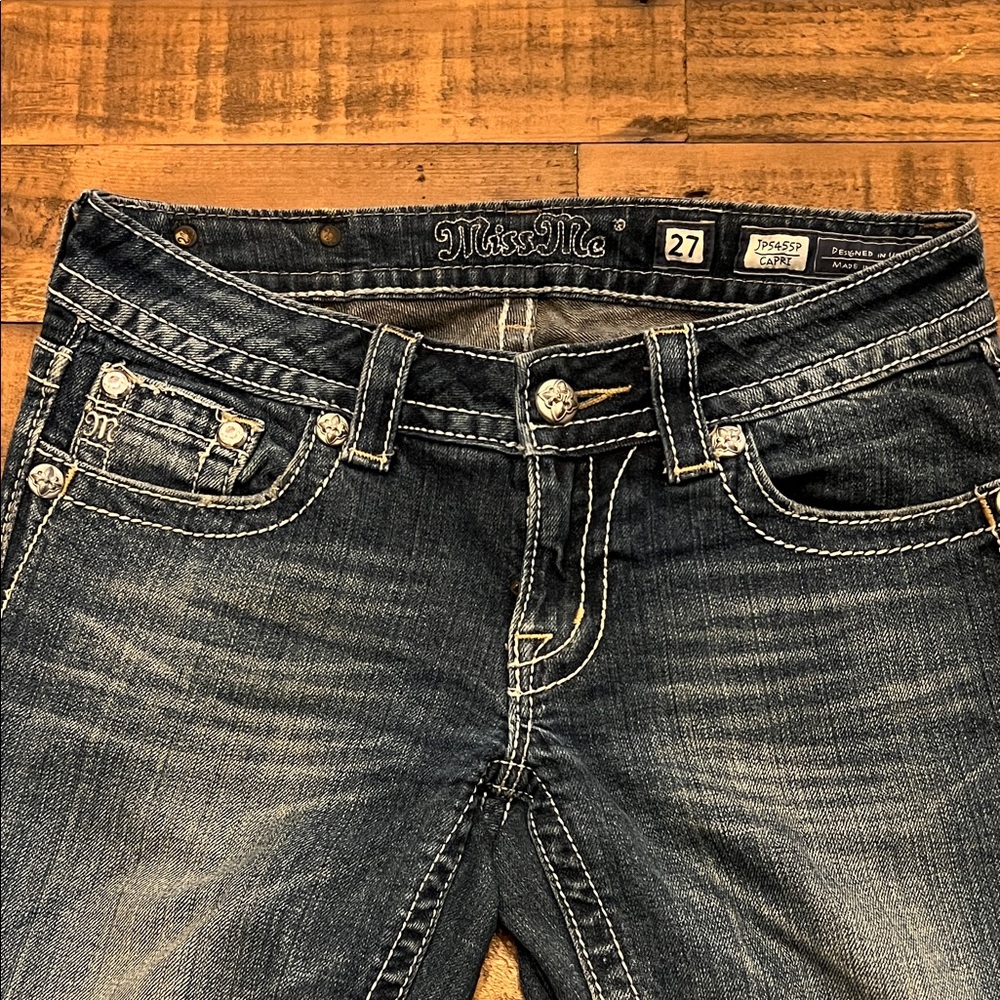 Miss Me Medium Capri Jeans - Picture 3 of 10